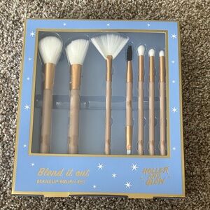 Holler and Glow Makeup Brush Set